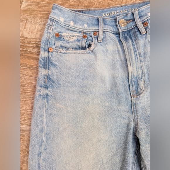 American Eagle High Rise Baggy Straight Leg Light Wash Jeans Size 4 Short - Picture 5 of 12